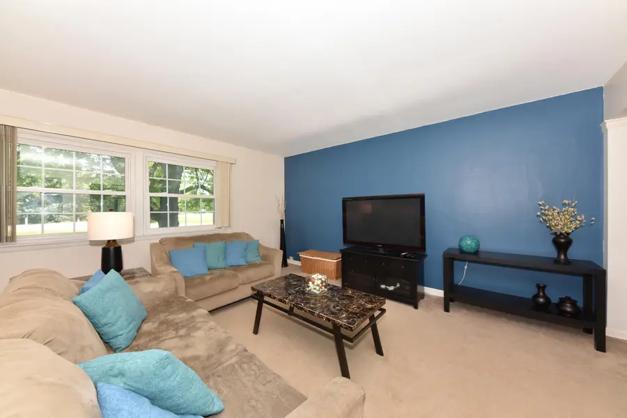5215 S Balboa Dr, New Berlin, WI 53151 - #2