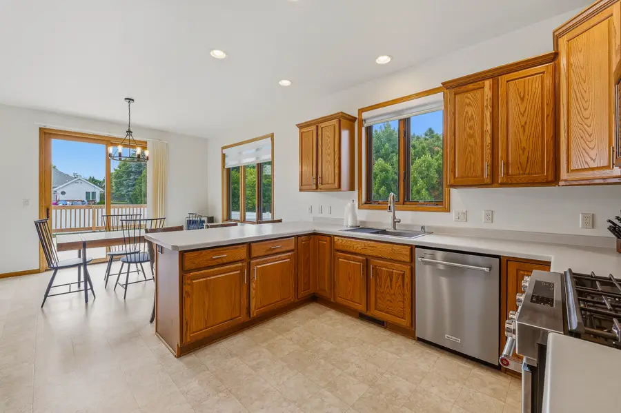 712 Ash Cir, Plymouth, WI 53073 - #3