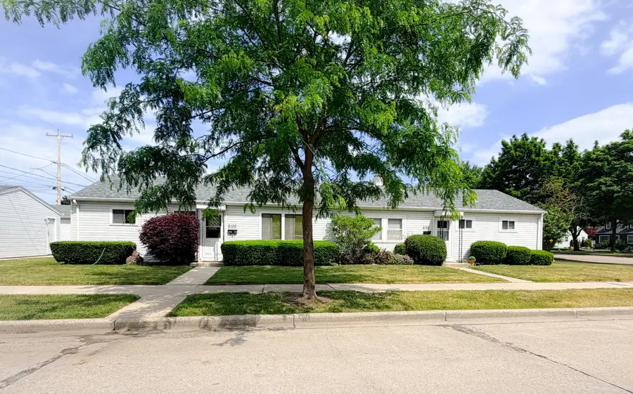 2130 W Howard Ave, Milwaukee, WI 53221 - #3