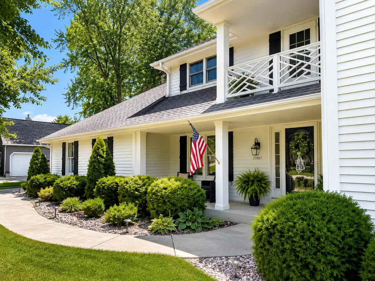 20865 Coventry Dr, Brookfield, WI 53045 - #1