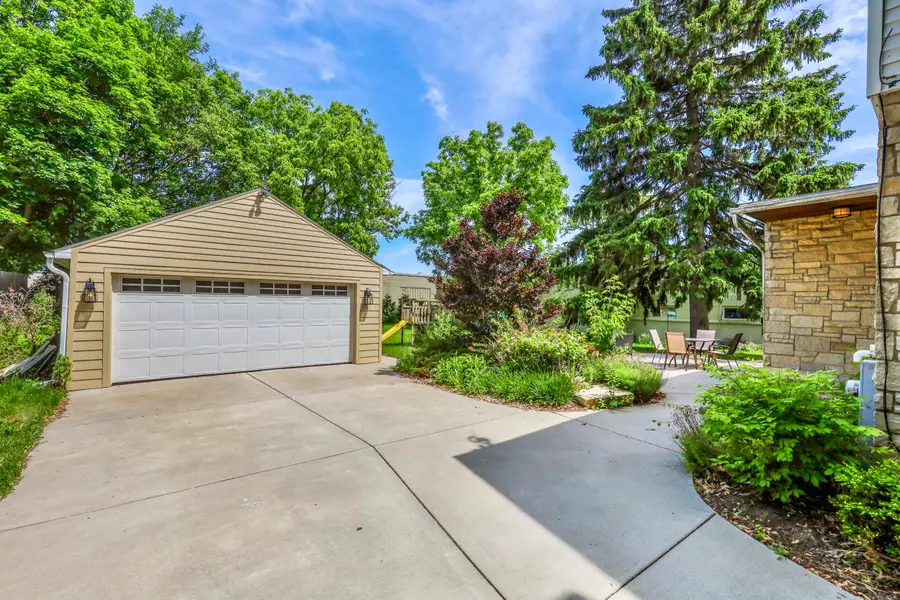 129 S Jackson St, Elkhorn, WI 53121 - #3