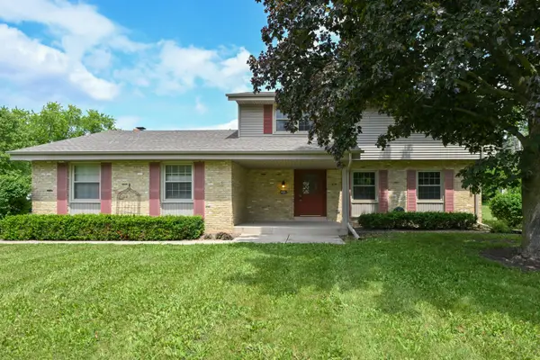 18440 Bristol Ln, Brookfield, WI 53045