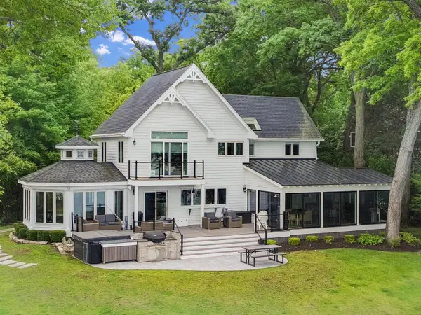 2145 E Lake Shore Dr, Twin Lakes, WI 53181