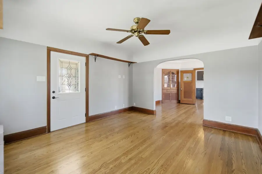 3812 E Carpenter Ave, Cudahy, WI 53110 - #3