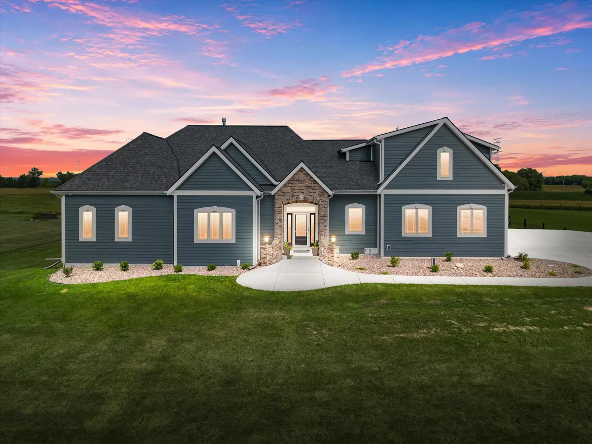 W187S10596 Kelsey Dr, Muskego, WI 53150 - #1