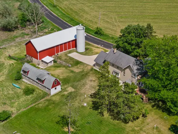 N9523 North River Rd, Ixonia, WI 53036