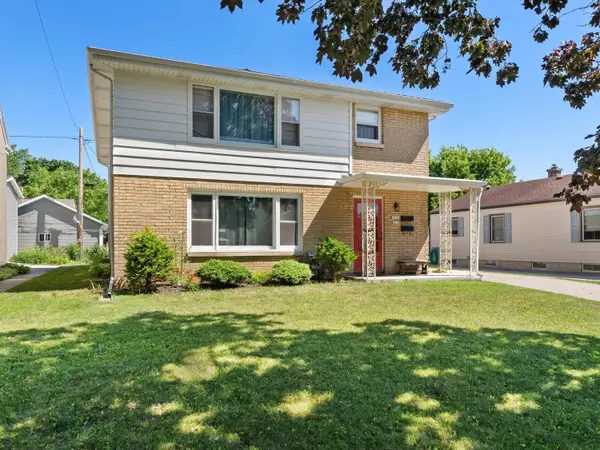 2216 La Follette Ave, Manitowoc, WI 54220