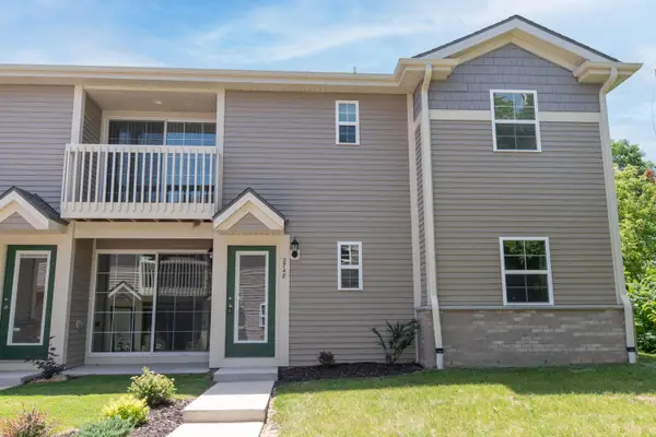 2748 Hidden Dr, Saint Francis, WI 53235