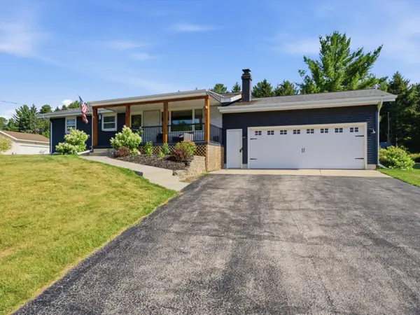 4563 Harvest Cir, Manitowoc, WI 54220