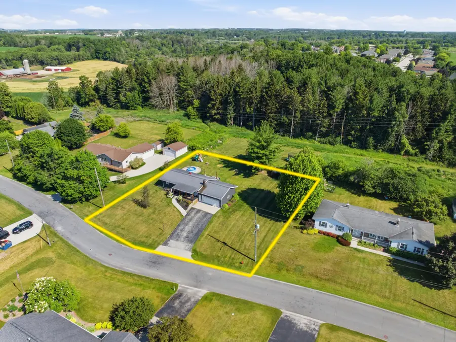 4563 Harvest Cir, Manitowoc, WI 54220 - #2