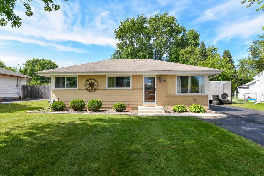 2526 Indian Trl, Caledonia, WI 53402 - #2