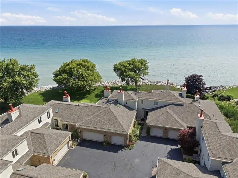 700 Waters Edge Rd, Caledonia, WI 53402 - #1