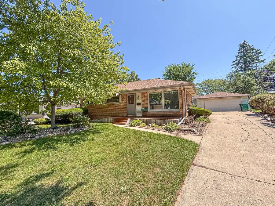 W152N8310 Elm Ln, Menomonee Falls, WI 53051 - #2