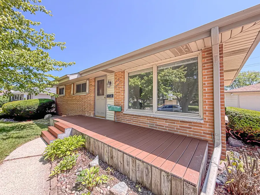 W152N8310 Elm Ln, Menomonee Falls, WI 53051 - #3