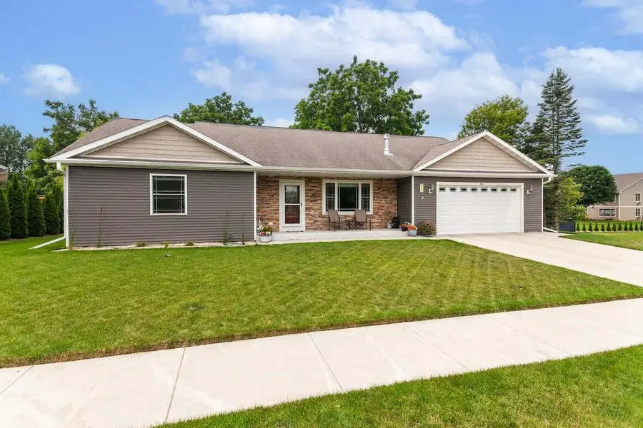 869 Spruce St, Hartford, WI 53027 - #2