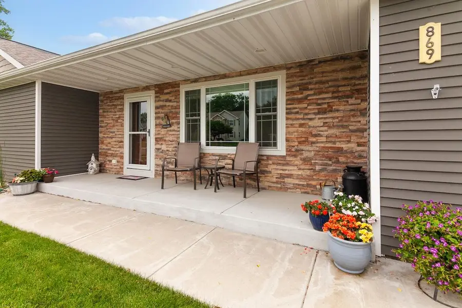 869 Spruce St, Hartford, WI 53027 - #3