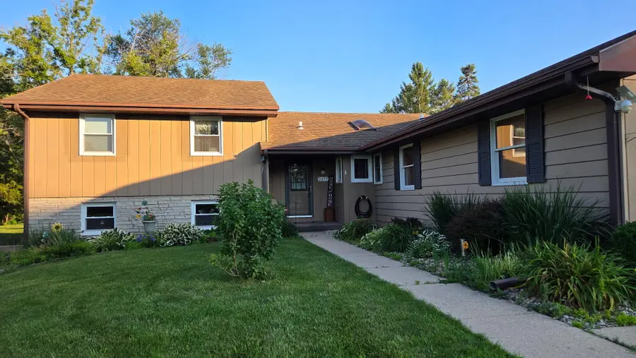 3377 N Hackbarth Rd, Janesville, WI 53548 - #2