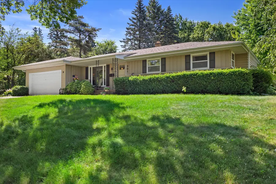 901 E Roberta Ave, Waukesha, WI 53186 - #3