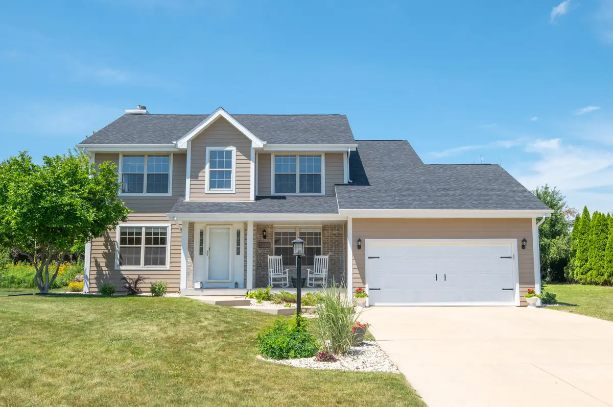 13575 W Foxwood Ct, New Berlin, WI 53151 - #1