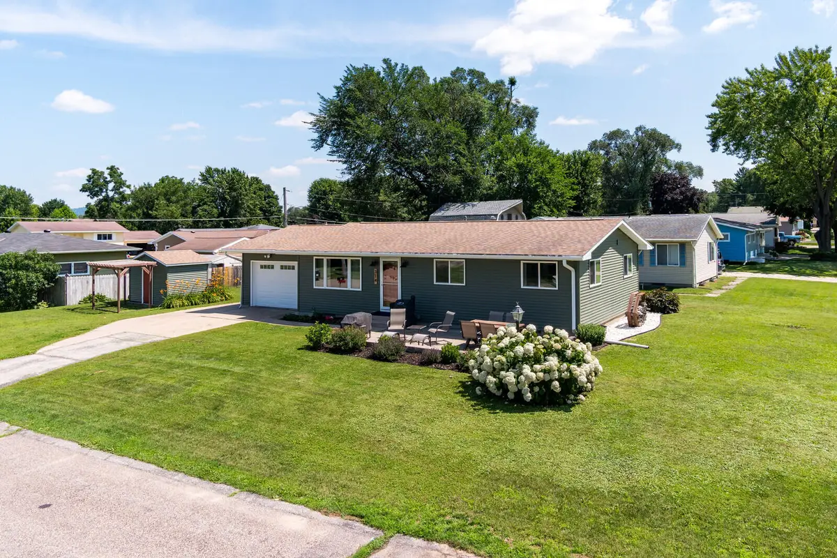 314 Shelly Ln, French Island, WI 54603 - #1