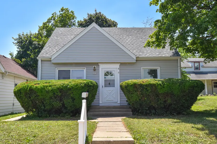 9007 W Greenfield Ave, West Allis, WI 53214 - #3