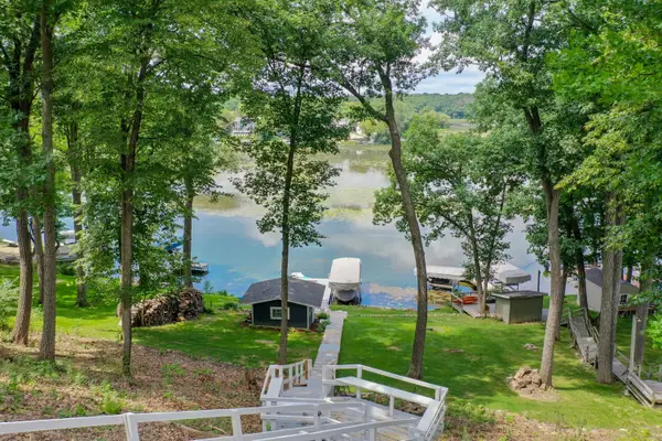 W5610 Cool Hill Dr, La Grange, WI 53121
