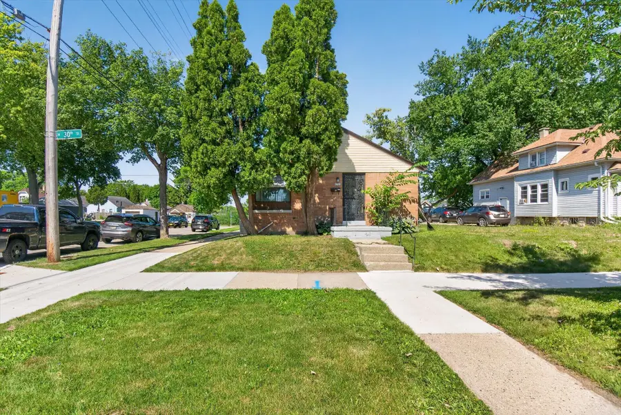 4701 N 30th St, Milwaukee, WI 53209 - #2