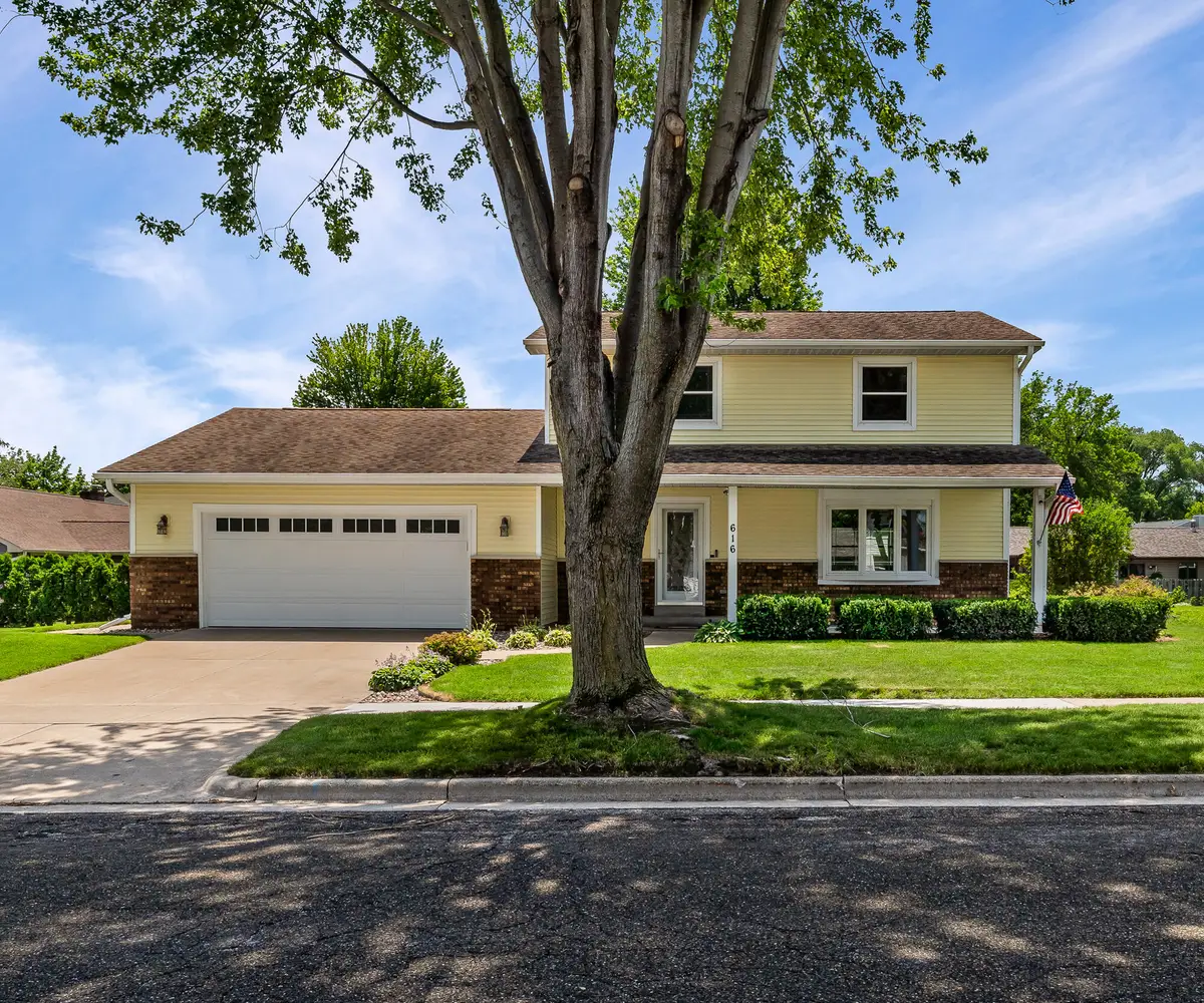 616 Grove St, Onalaska, WI 54650 - #1