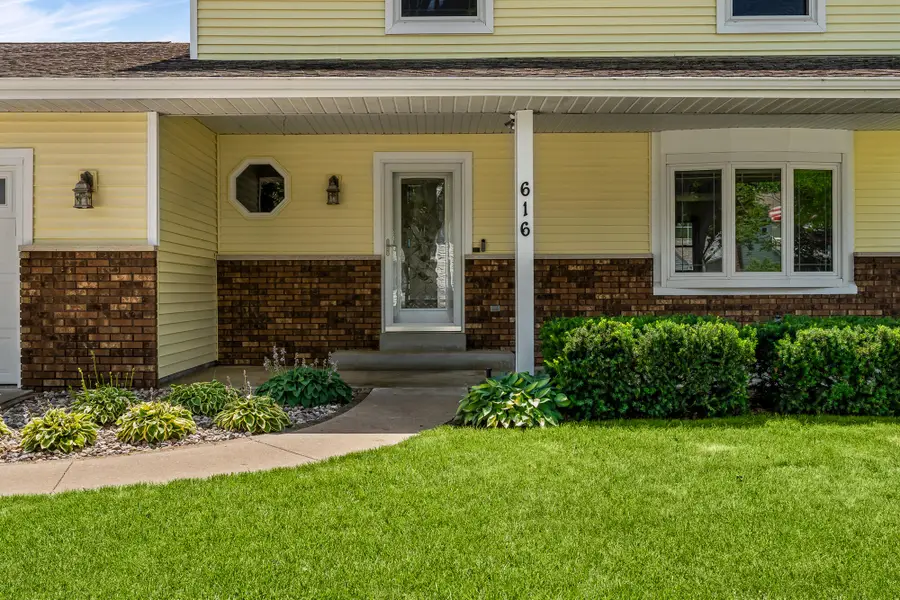 616 Grove St, Onalaska, WI 54650 - #2