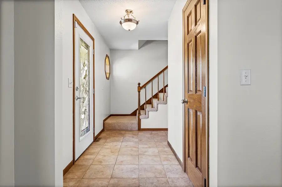 616 Grove St, Onalaska, WI 54650 - #3