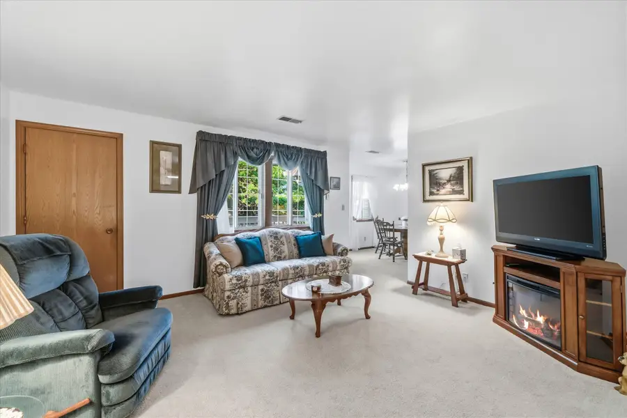 1755 Parknoll Ln, Port Washington, WI 53074 - #2