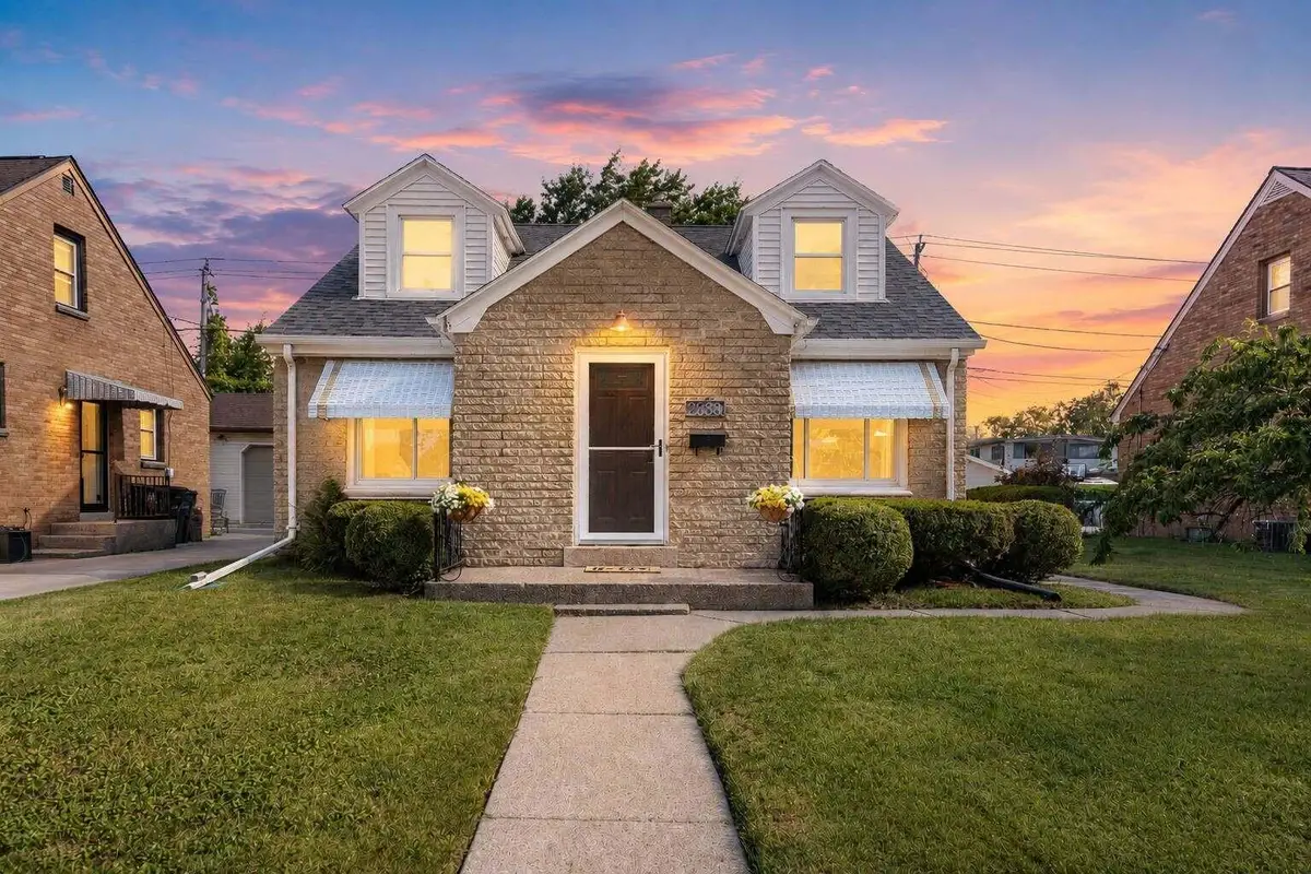 3438 E Whittaker Ave, Cudahy, WI 53110 - #1