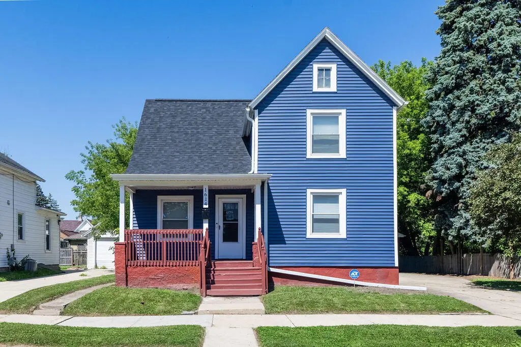 1614 Saint Clair St, Racine, WI 53402 - #1