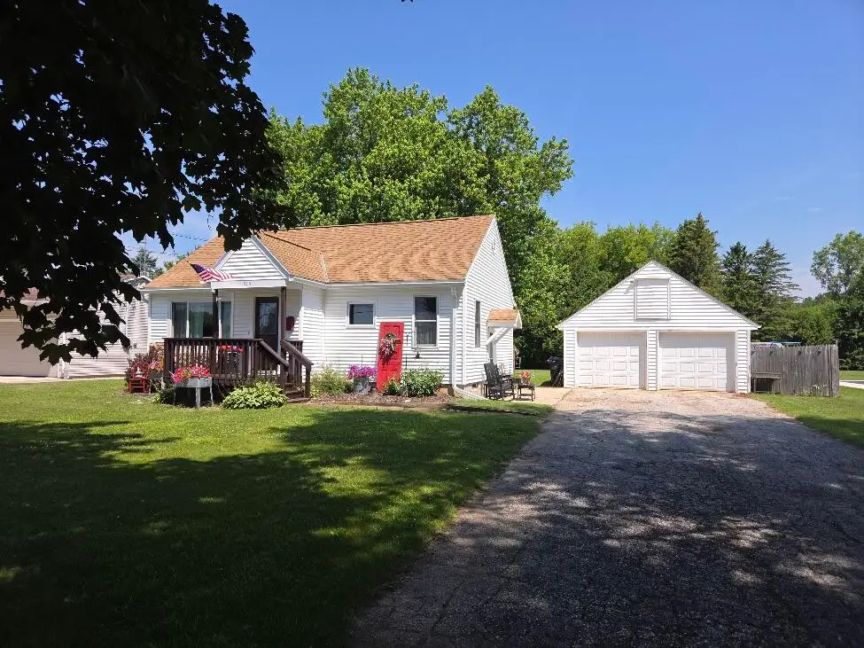 513 Randolph St, Mishicot, WI 54228 - #1