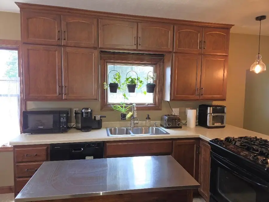 513 Randolph St, Mishicot, WI 54228 - #3