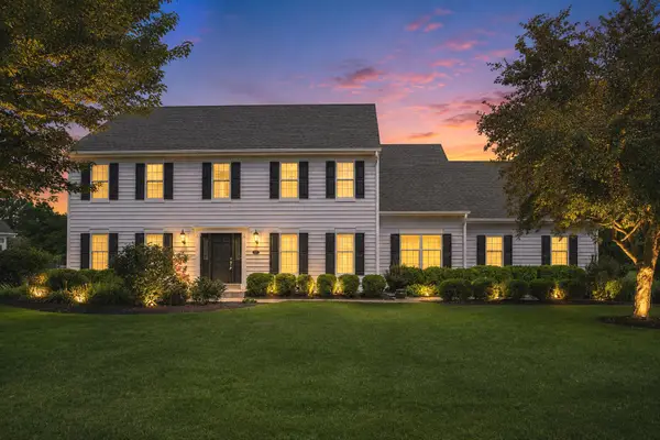 1836 Tallgrass Cir, Waukesha, WI 53188