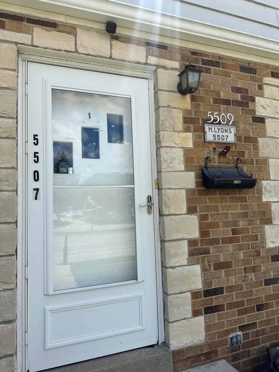 5507 W Oklahoma Ave, Milwaukee, WI 53219 - #3