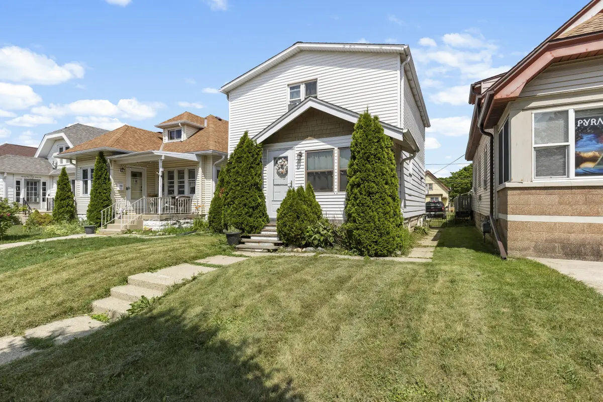 2152 S 72nd St, West Allis, WI 53219 - #1