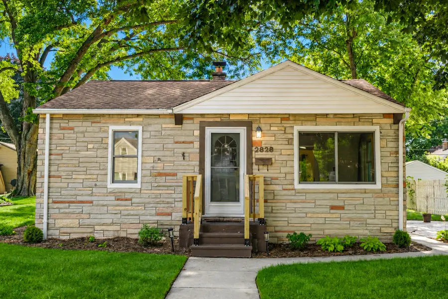 2828 N 89th St, Milwaukee, WI 53222 - #2