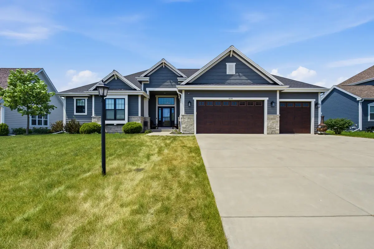 10163 S Woodside Ct, Franklin, WI 53132 - #1
