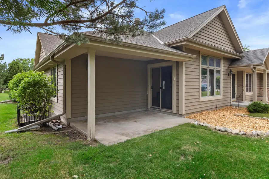 W240N2365 E Parkway Meadow Cir, Pewaukee, WI 53072 - #3