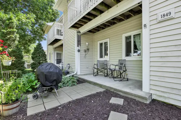 1849 Parknoll Ln, Port Washington, WI 53074