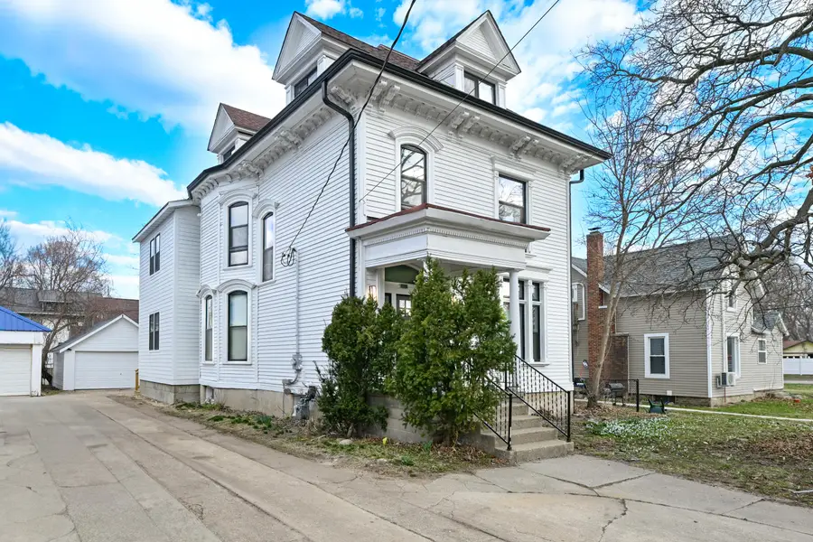 1136 Prairie Ave, Beloit, WI 53511 - #2