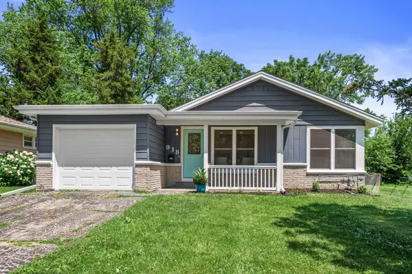 918 W Moreland Blvd, Waukesha, WI 53188