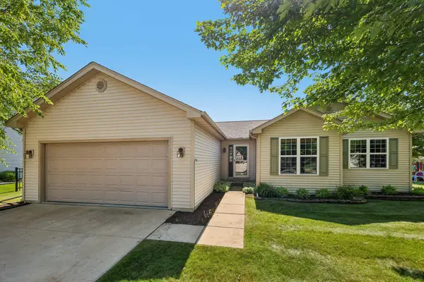 1109 Hickory Ln, Johnson Creek, WI 53094