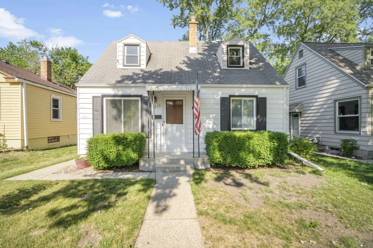 3235 N 88th St, Milwaukee, WI 53222 - #1