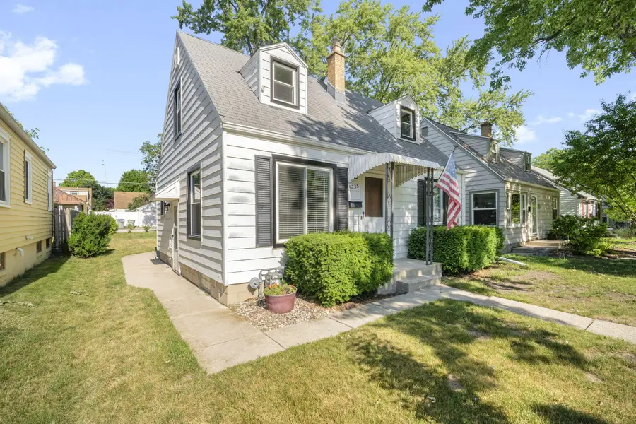 3235 N 88th St, Milwaukee, WI 53222 - #3