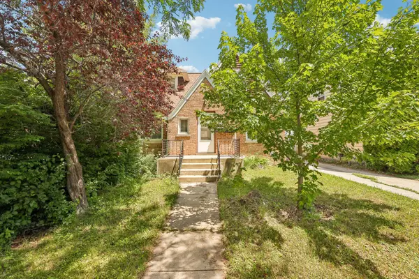 6730 N 58th St, Milwaukee, WI 53223