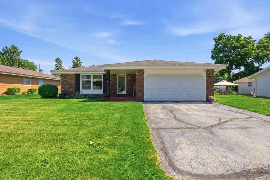 1119 Dogwood Ln, Waukesha, WI 53189 - #2