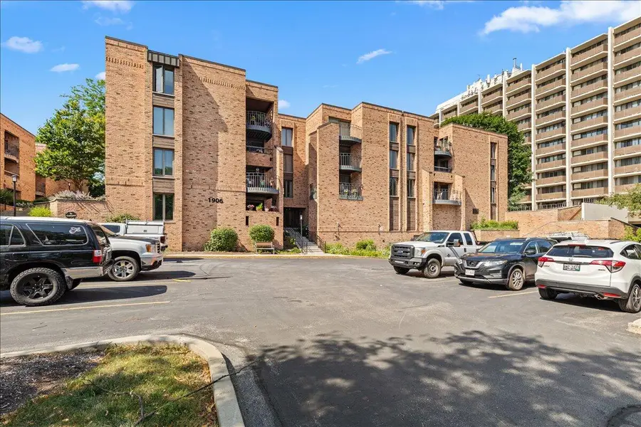 1906 E Shorewood Blvd, Shorewood, WI 53211 - #2